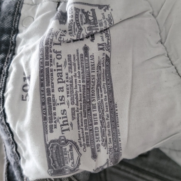 Levis - Picture 3 of 4